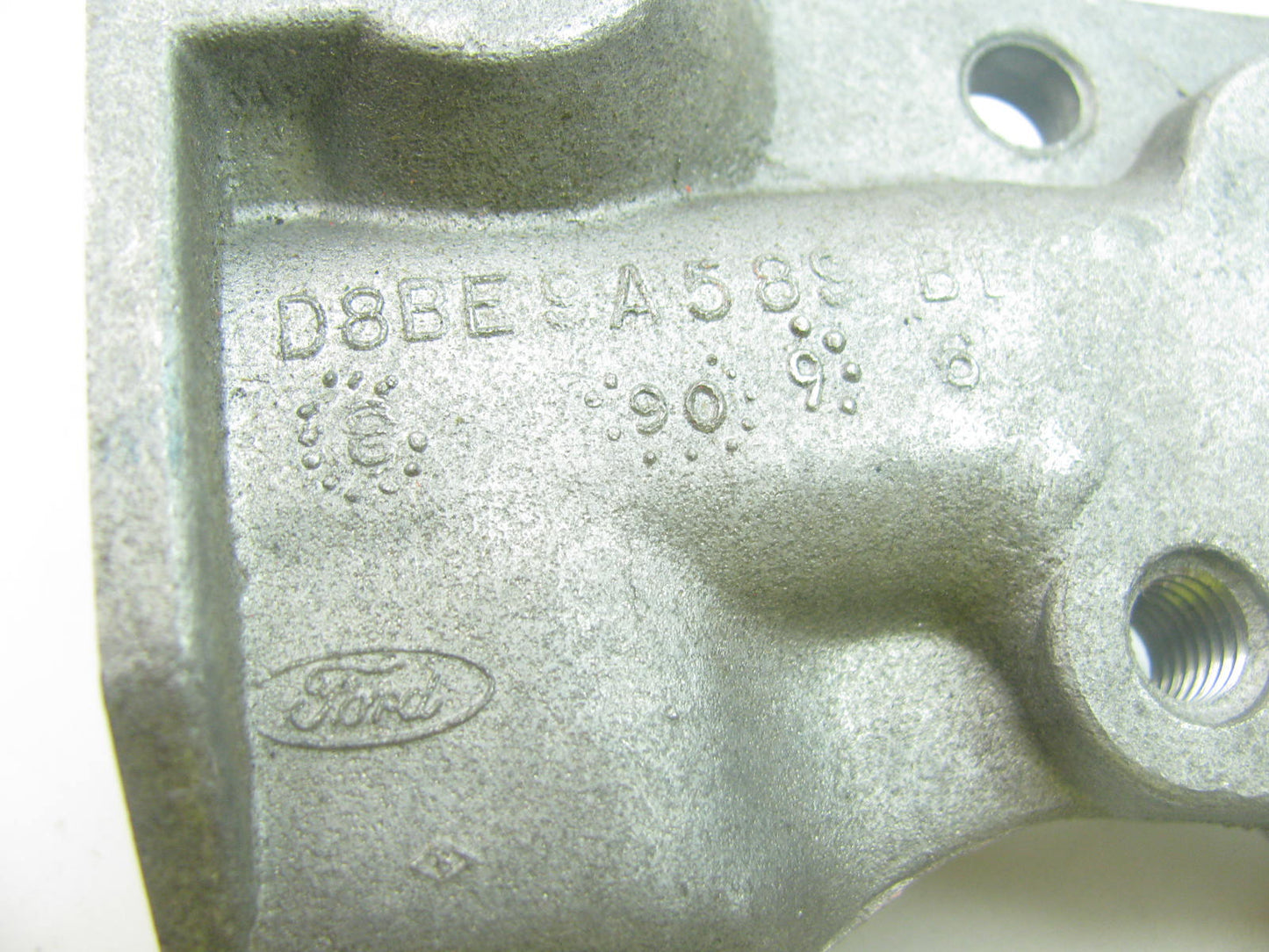 NEW - OUT OF BOX - OEM Ford D8BE-9A589-BB Carburetor Spacer Plate D8BE9A589BB