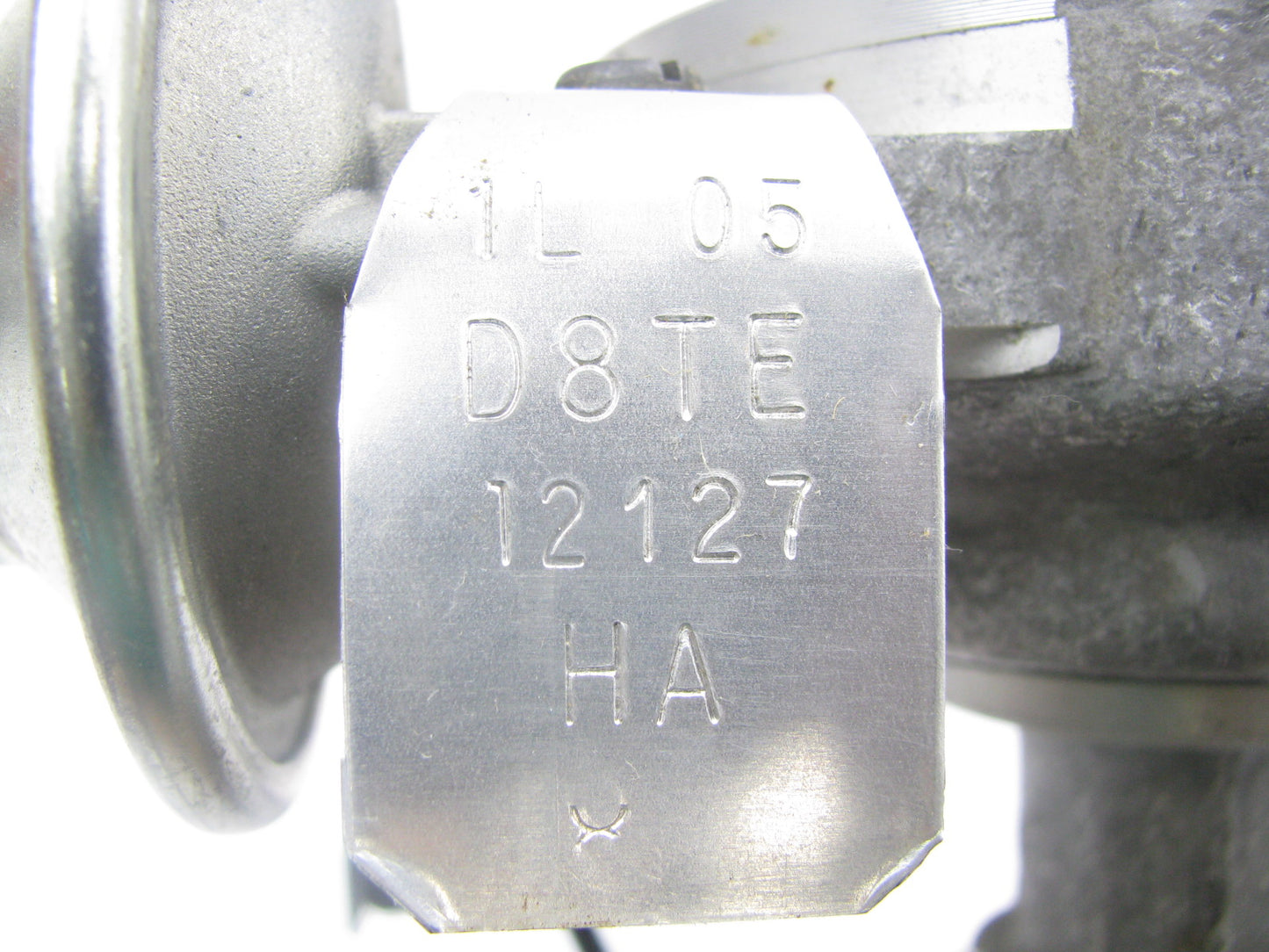MATCH CASTING # D8TE-12127-HA - NOS OEM Ford D8TE-12127-HA Distributor