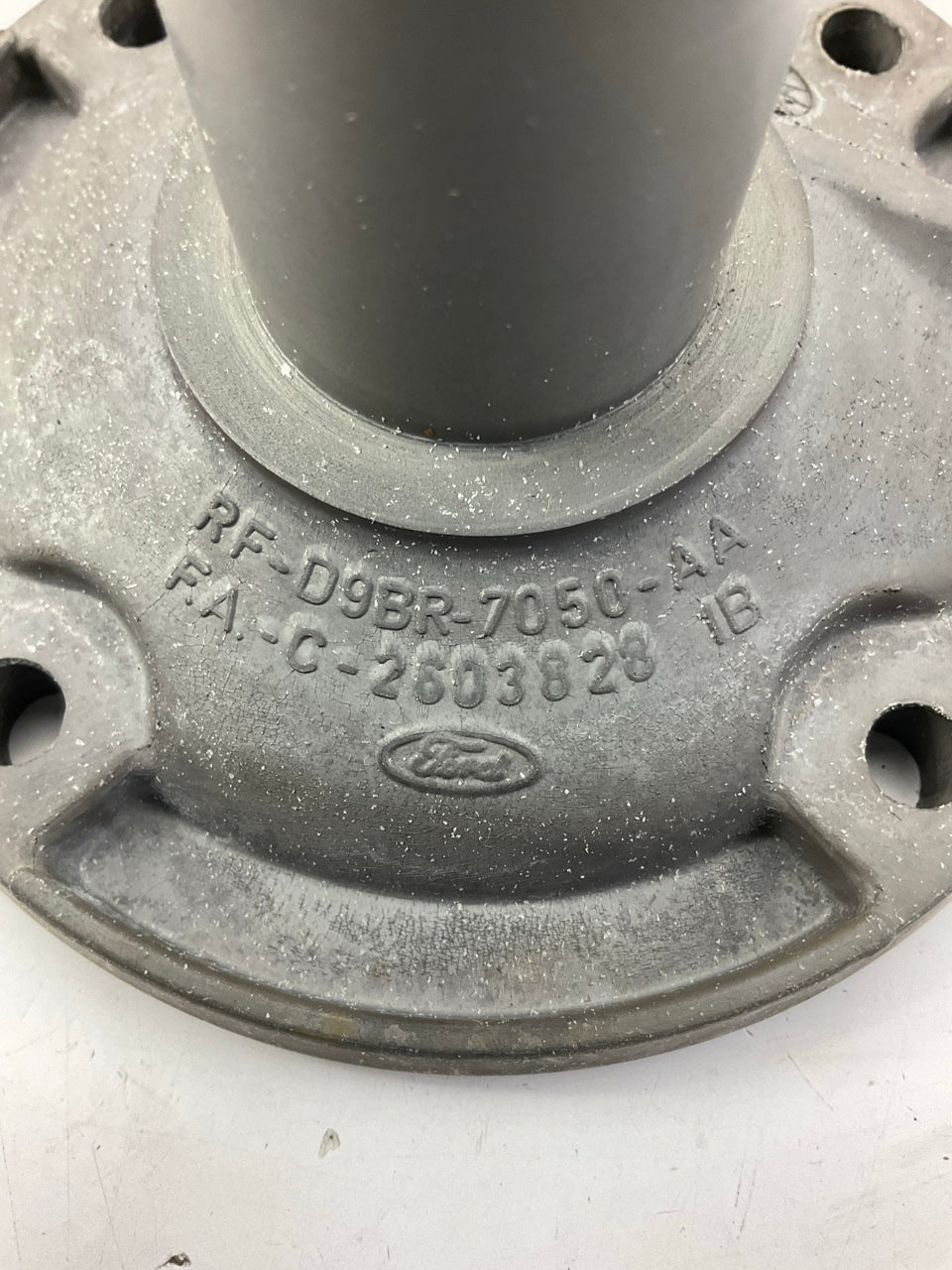 NOS OEM Ford D9BR-7050-AA Front Bearing Retainer Toploader Impostor D9BZ-7050-A