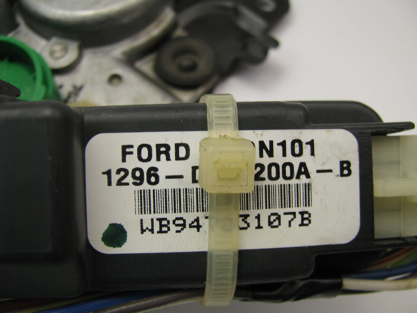 NEW - Out Of Box DN101-1296-D-2200A-B Sunroof Motor & Harness 96-98 Taurus Sable