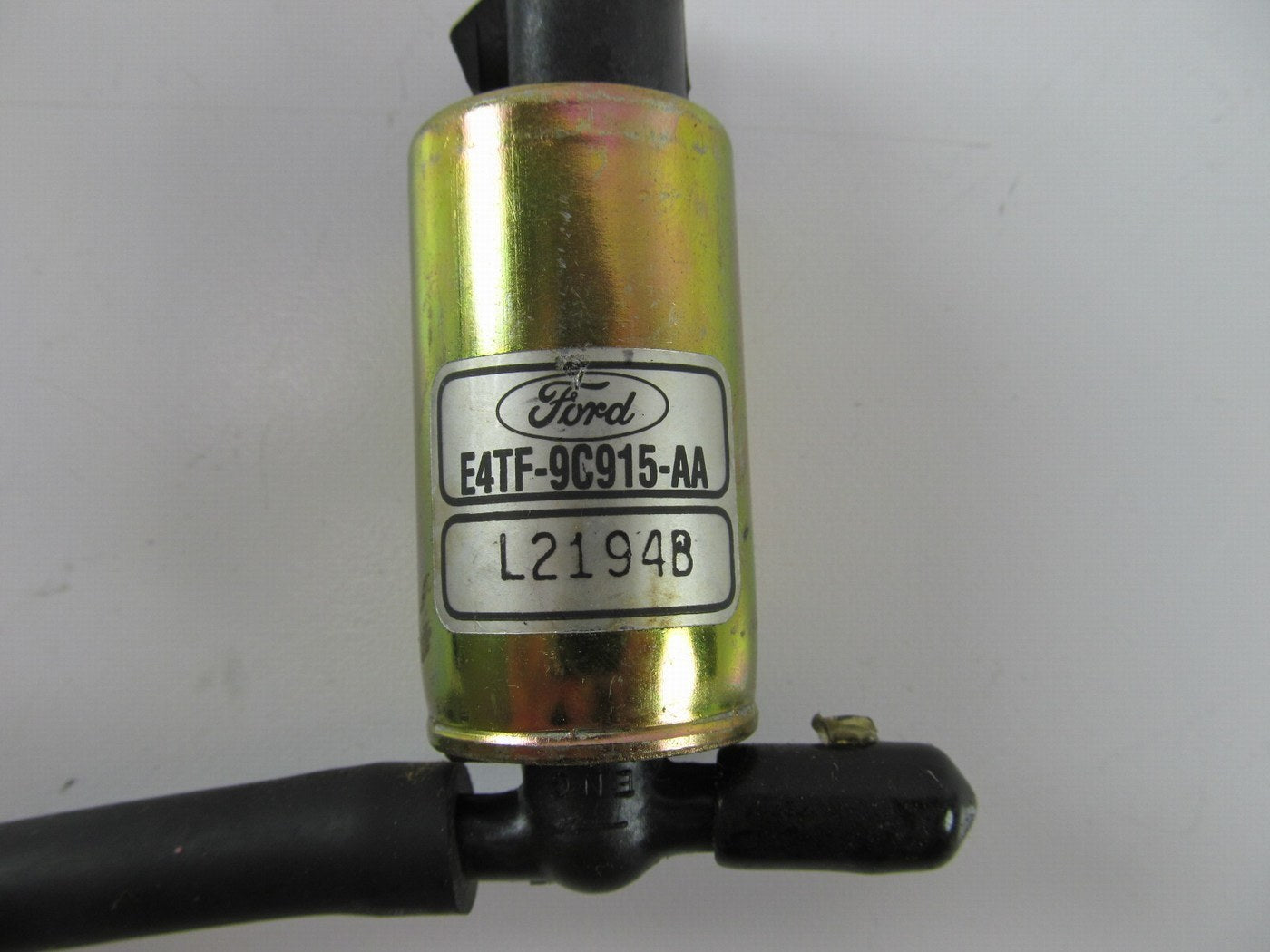 NEW OUT OF BOX OEM Ford E4TF-9C915-AA Vapor Canister Purge Valve W/ Vacuum Hose