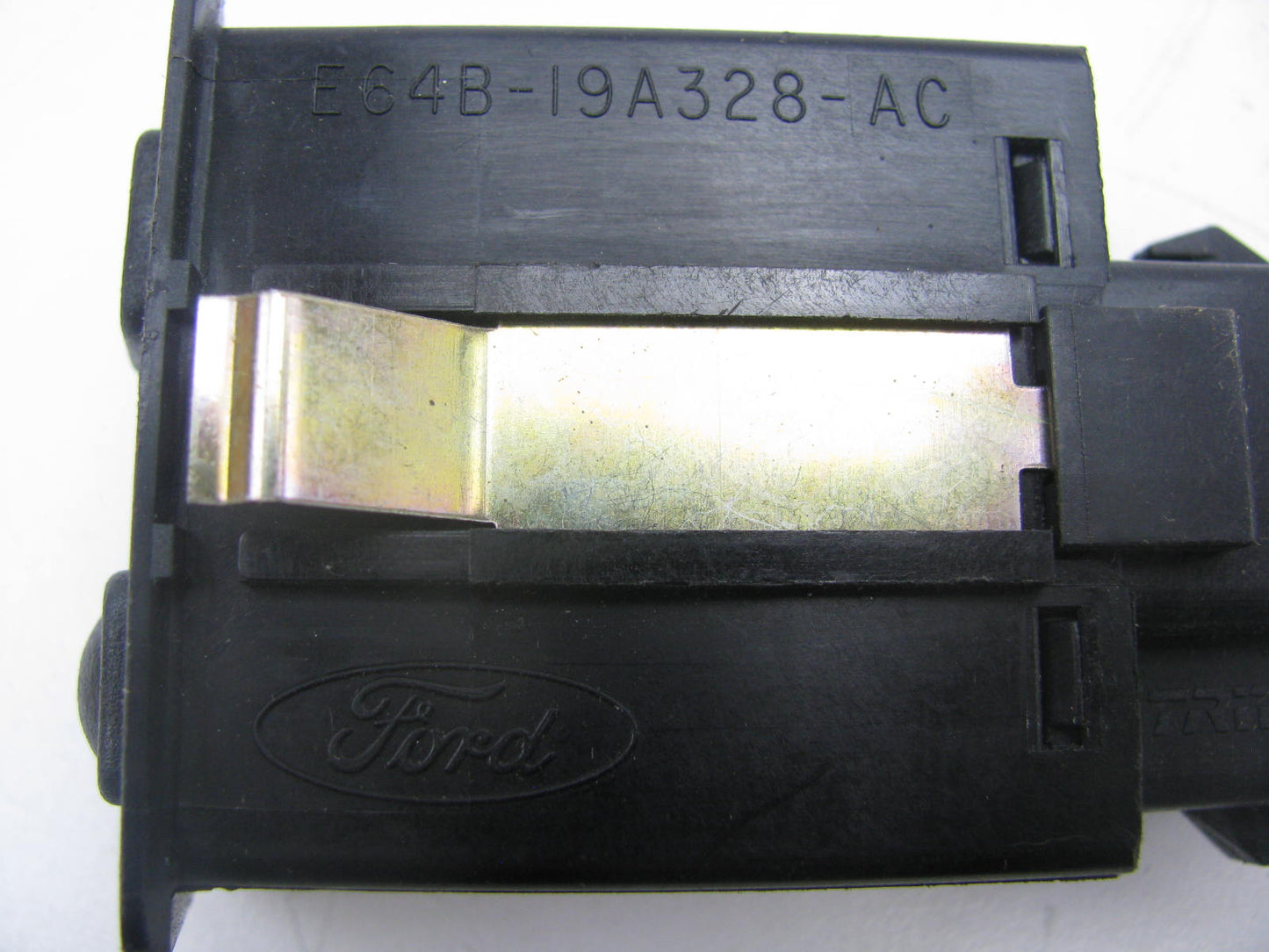 NEW - OUT OF BOX E64B-19A328-AC Rear Defrost Window Switch 1986-91 Mercury Sable