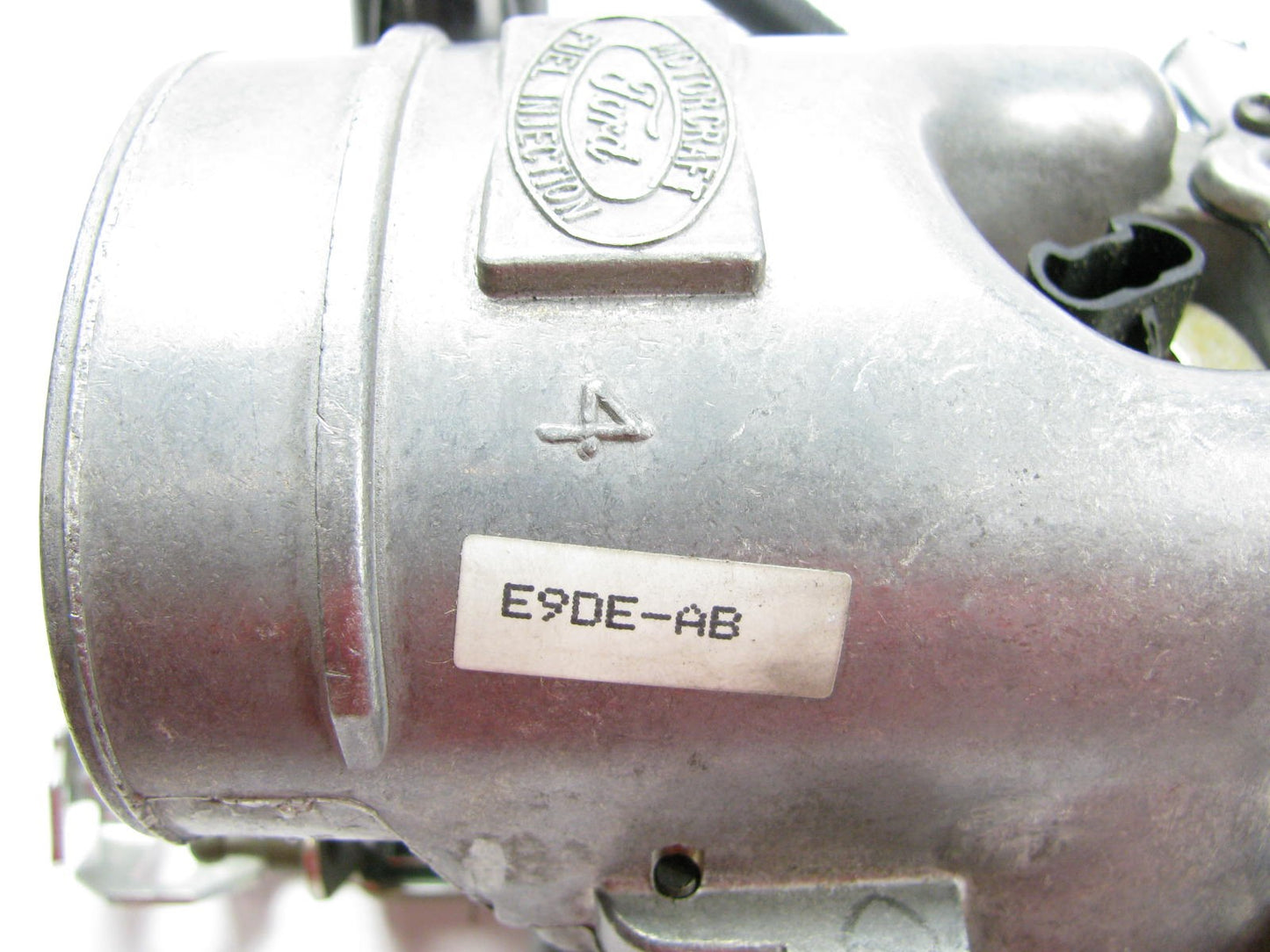 NEW - OUT OF BOX 1989-90 Ford Taurus 2.5L CFI Throttle Body W/ Injector E9DE-AB