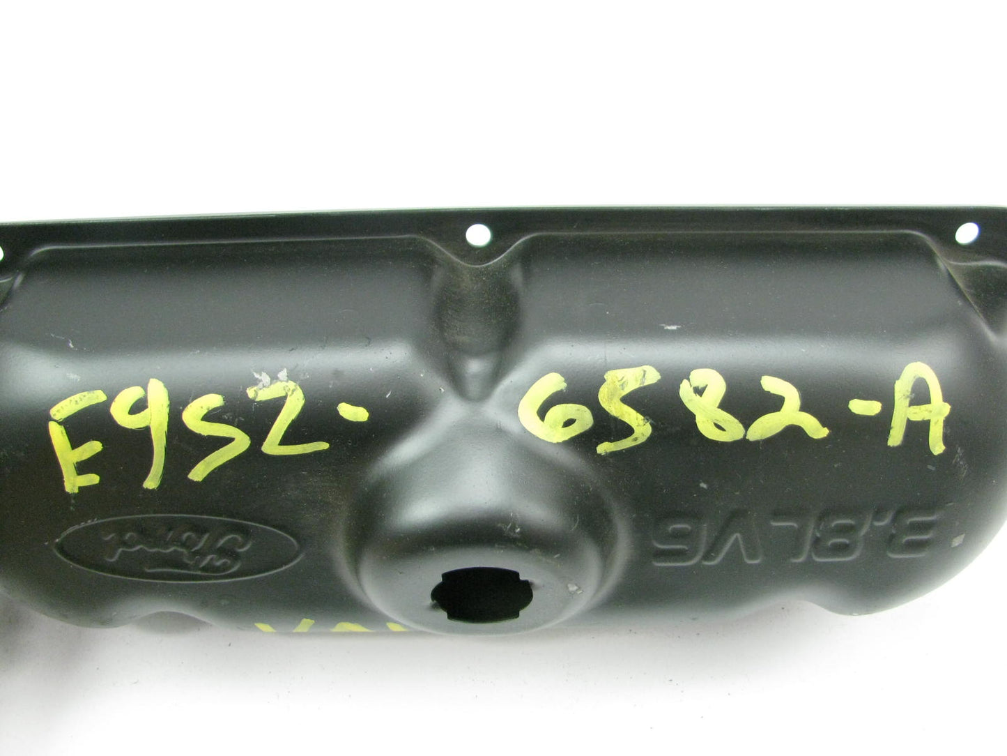 NEW - OUT OF BOX FORD E9SZ-6582-A Right Engine Valve Cover 1989-1993 3.8L-V6