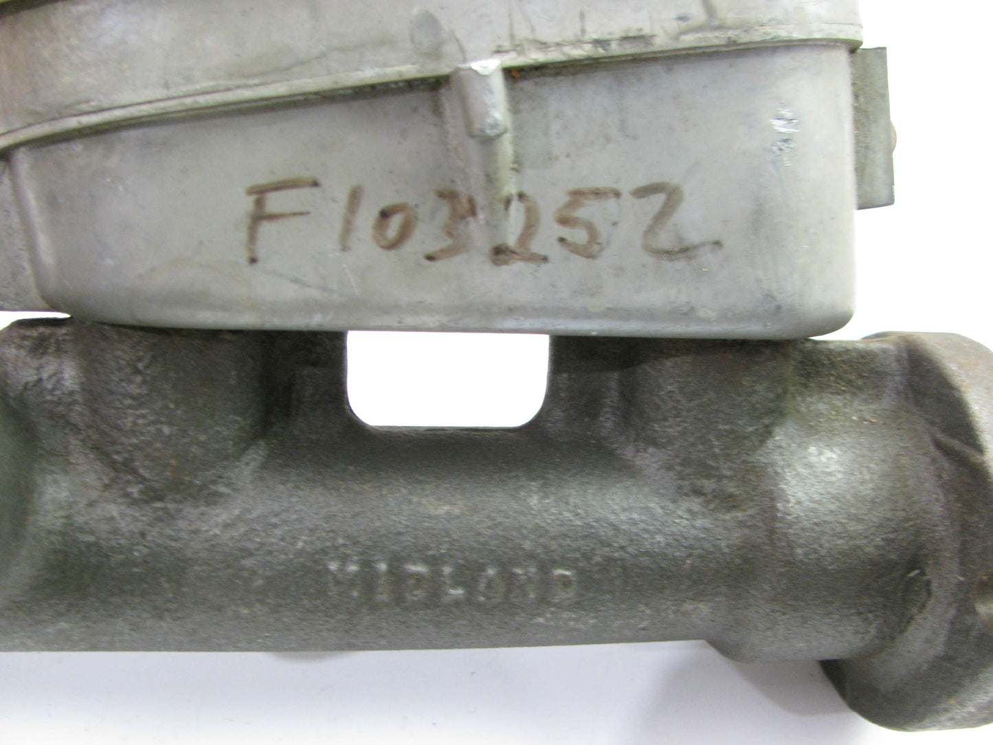 NEW - UNBOXED F103252 Brake Master Cylinder For 1968-1983 IHC 160, 1600 Series