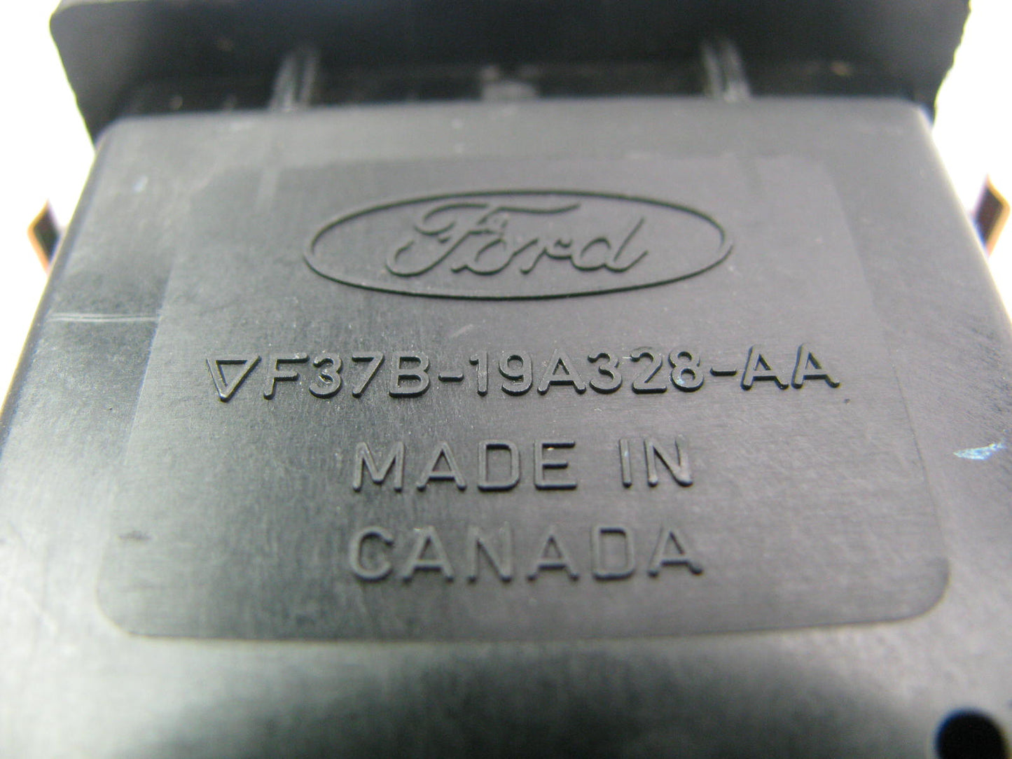 NEW - OUT OF BOX F37B-19A328-AA Window Defroster Defogger Switch 91-94 Explorer