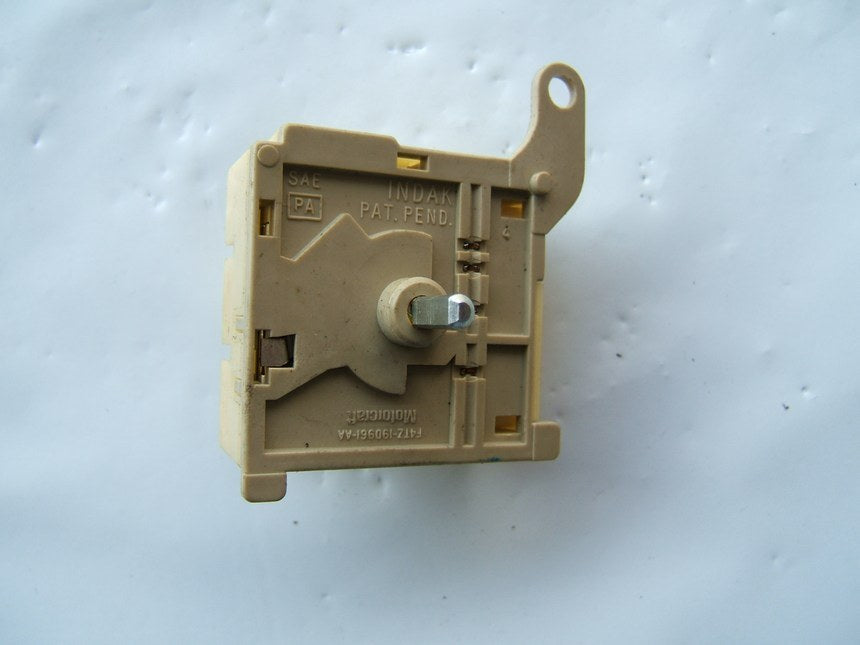 NEW - OUT OF BOX FORD F4TZ-19D961-AA HVAC Heater Control Switch - YH-565