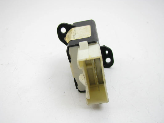 NEW - OUT OF BOX - Ford F50B-19A328-AA Rear Defroster Switch 95-97 Continental