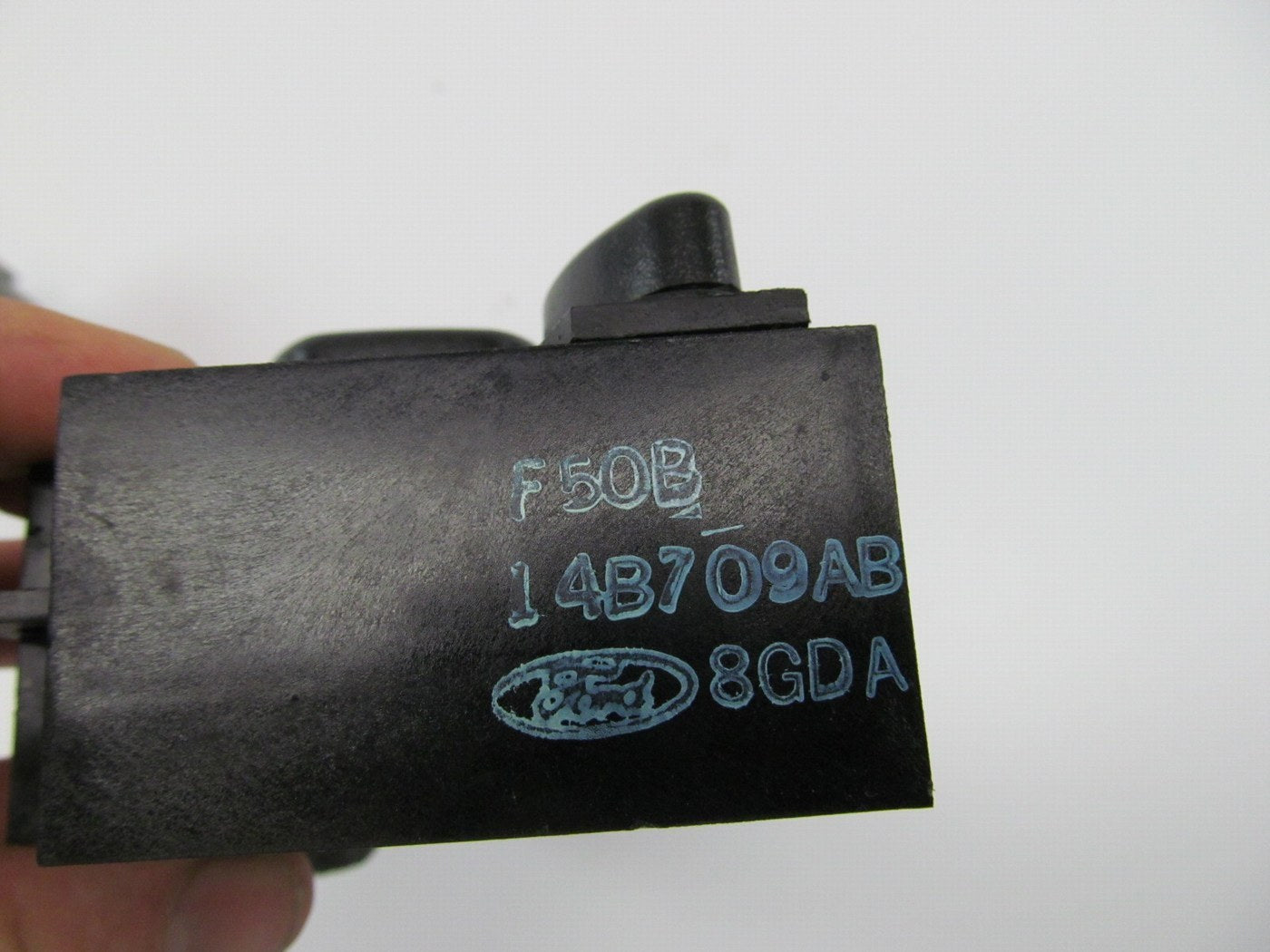 NEW - OUT OF BOX - OEM Ford F5OB-14B709-AB Seat Adjust Switch