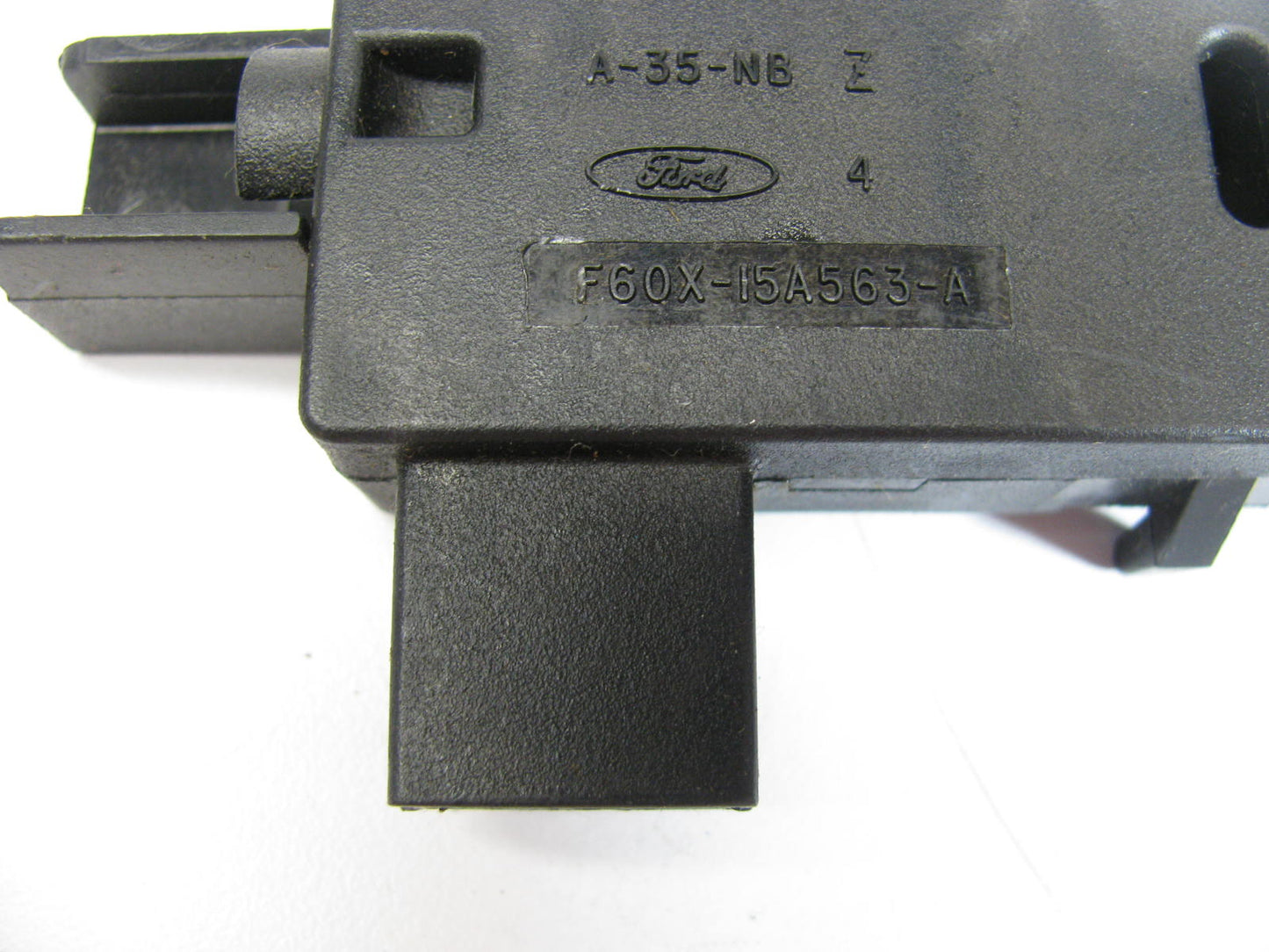 NEW - OUT OF BOX F6OX-15A563-A Glove Compartment Switch 1995-1997 Continental