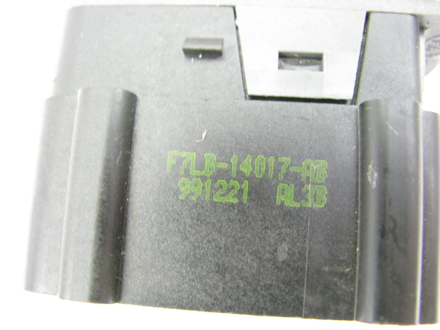 NEW UNBOXED F7LB-14017-AB Front RIGHT Door Power Lock Switch 1997-98 Mark VIII