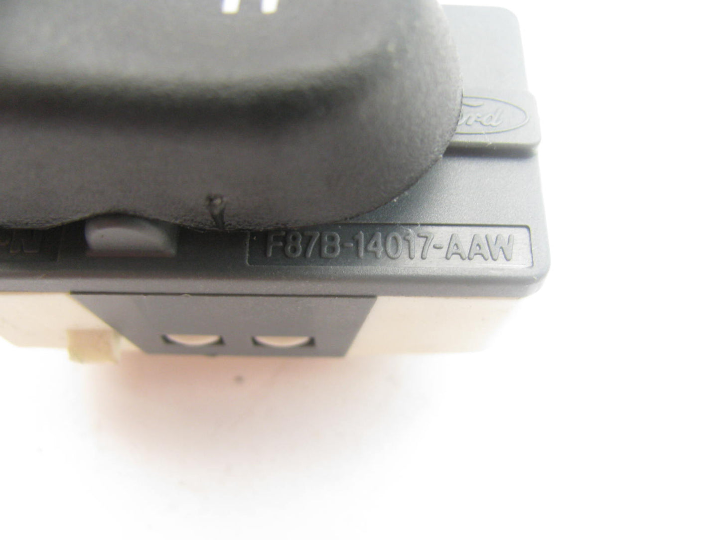 NEW - OUT OF BOX - OEM Ford F87B-14017-AAW Door Lock Switch
