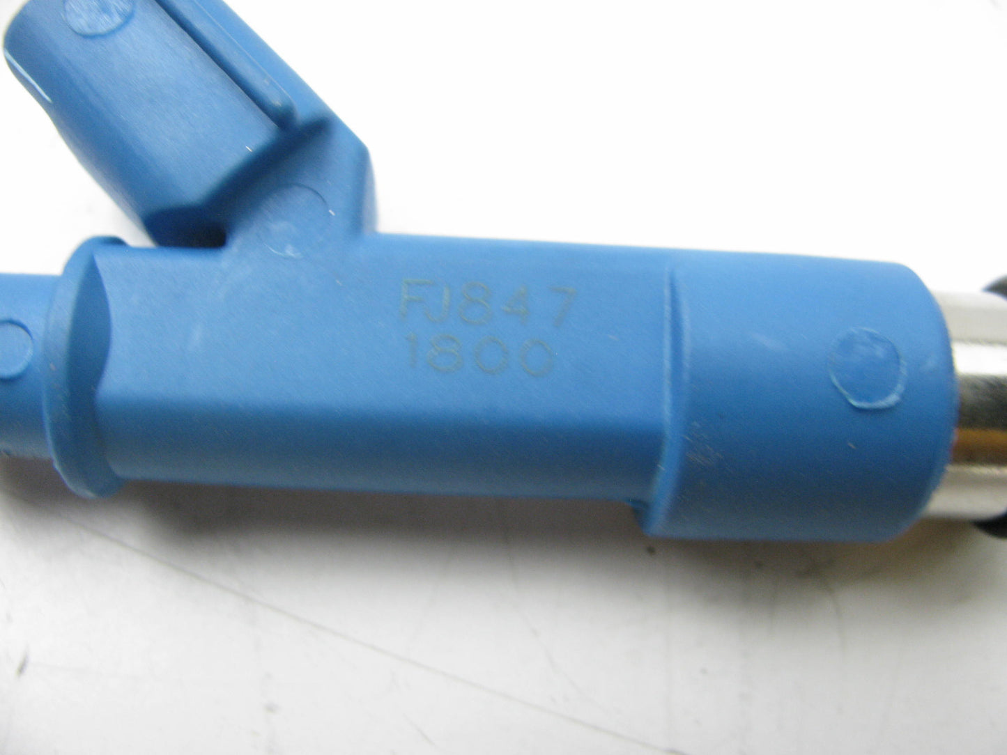 (1) NEW - OUT OF BOX - FJ847 Fuel Injector