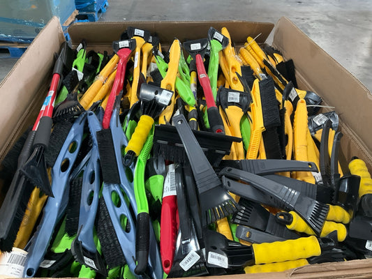 670 Pcs - Wholesale Pallet Of Mixed Ice Scrapers & Snow Brushes