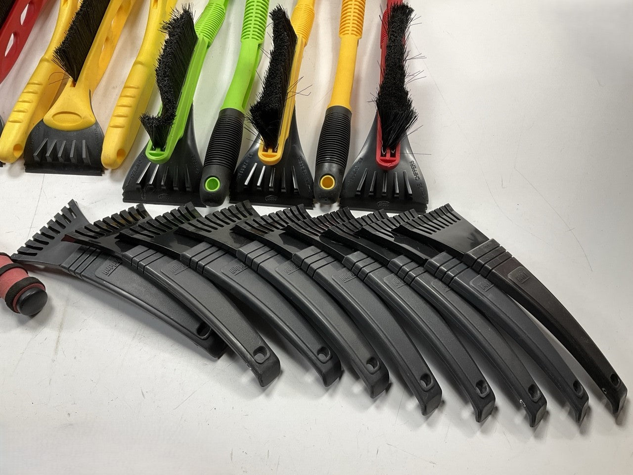 31 Pcs - Assorted Mixed Ice Scraper & Snow Broom Brush - ICE SCRAPER Lot # 23