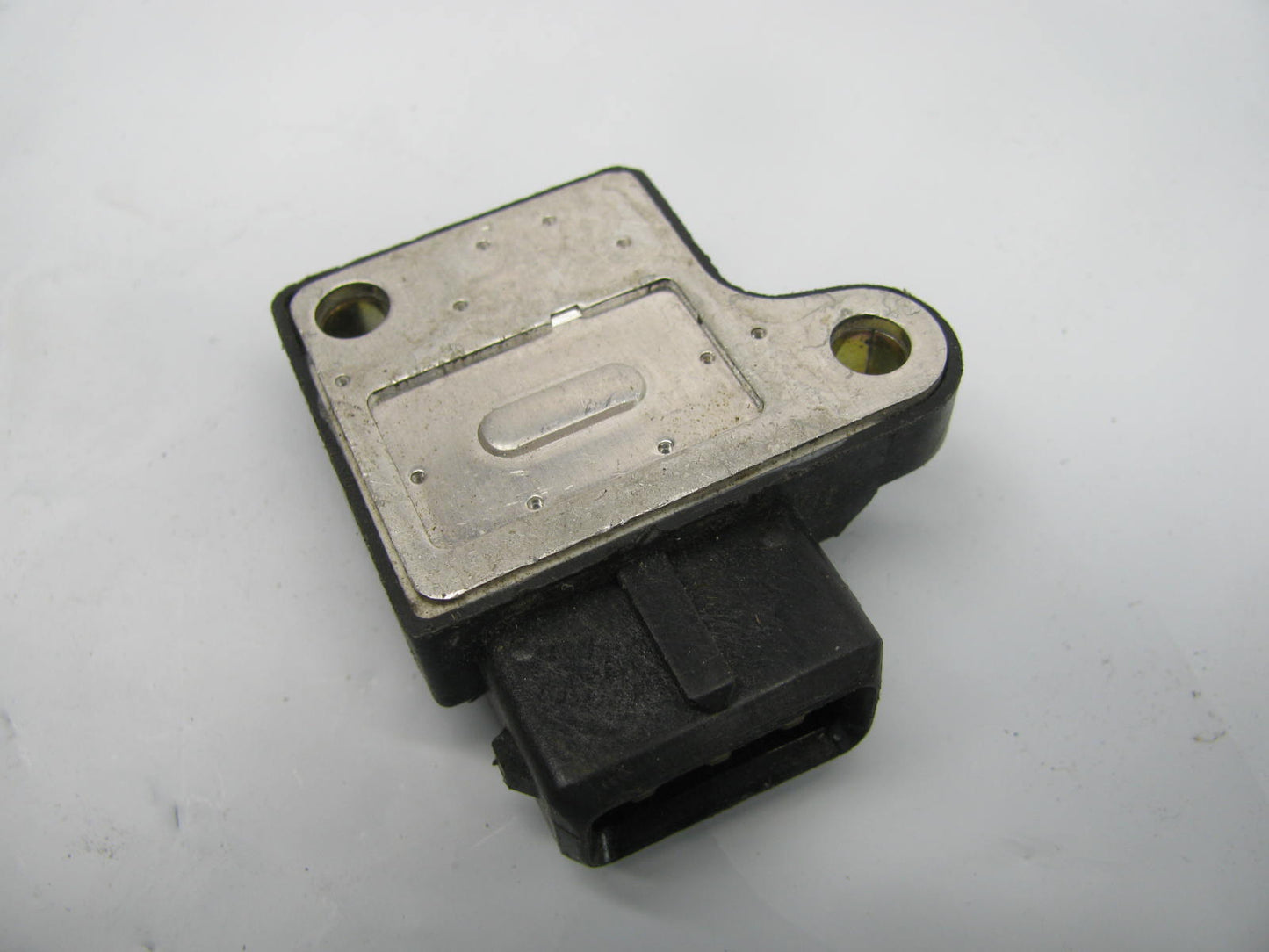 NEW - OUT OF BOX - J121 Igniter Ignition Control Module MD132731, J9T02372