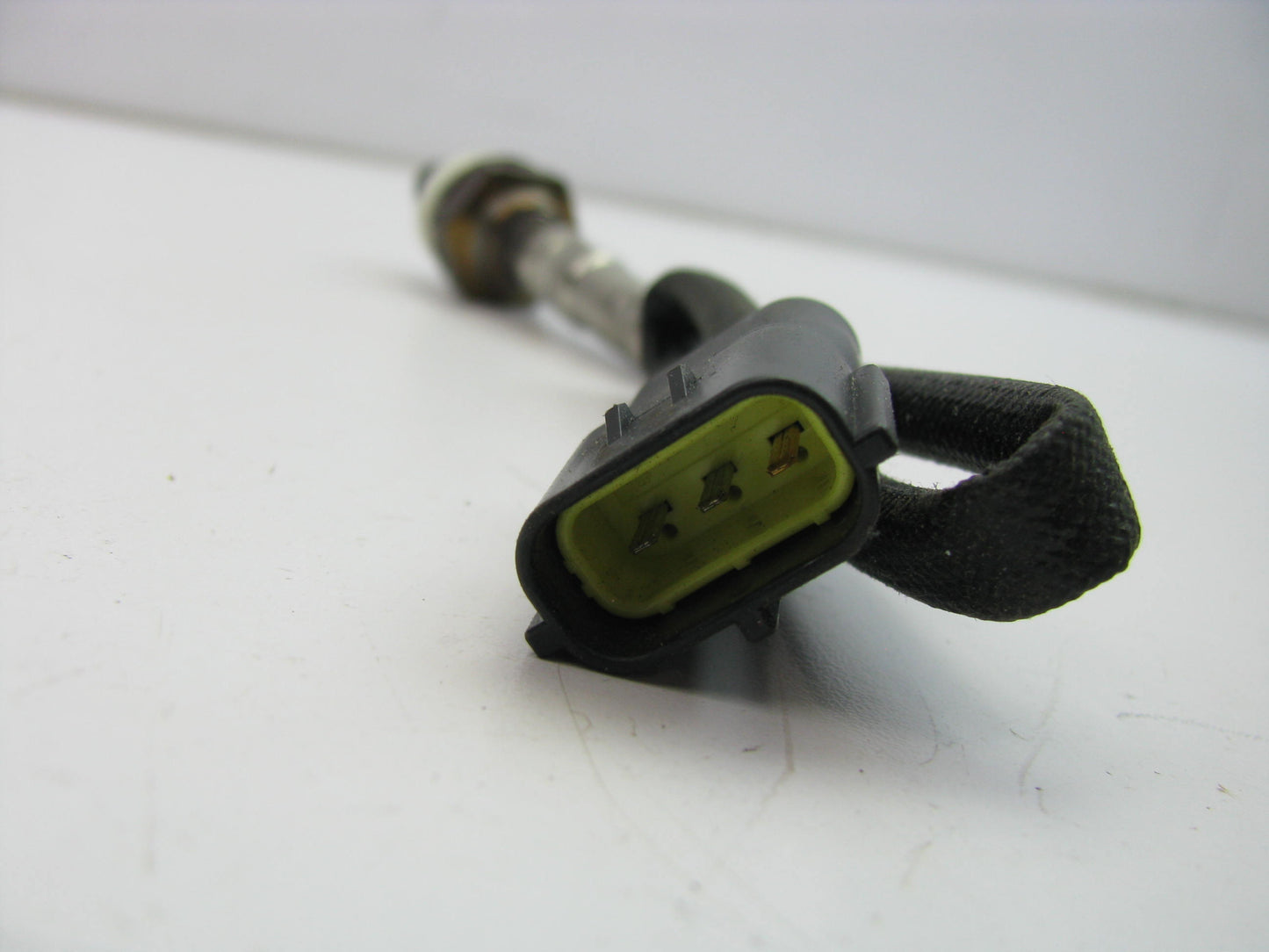 NEW - Out Of Box KLD8188619U Front Right Oxygen O2 Sensor 1996-1997 626 MX-6