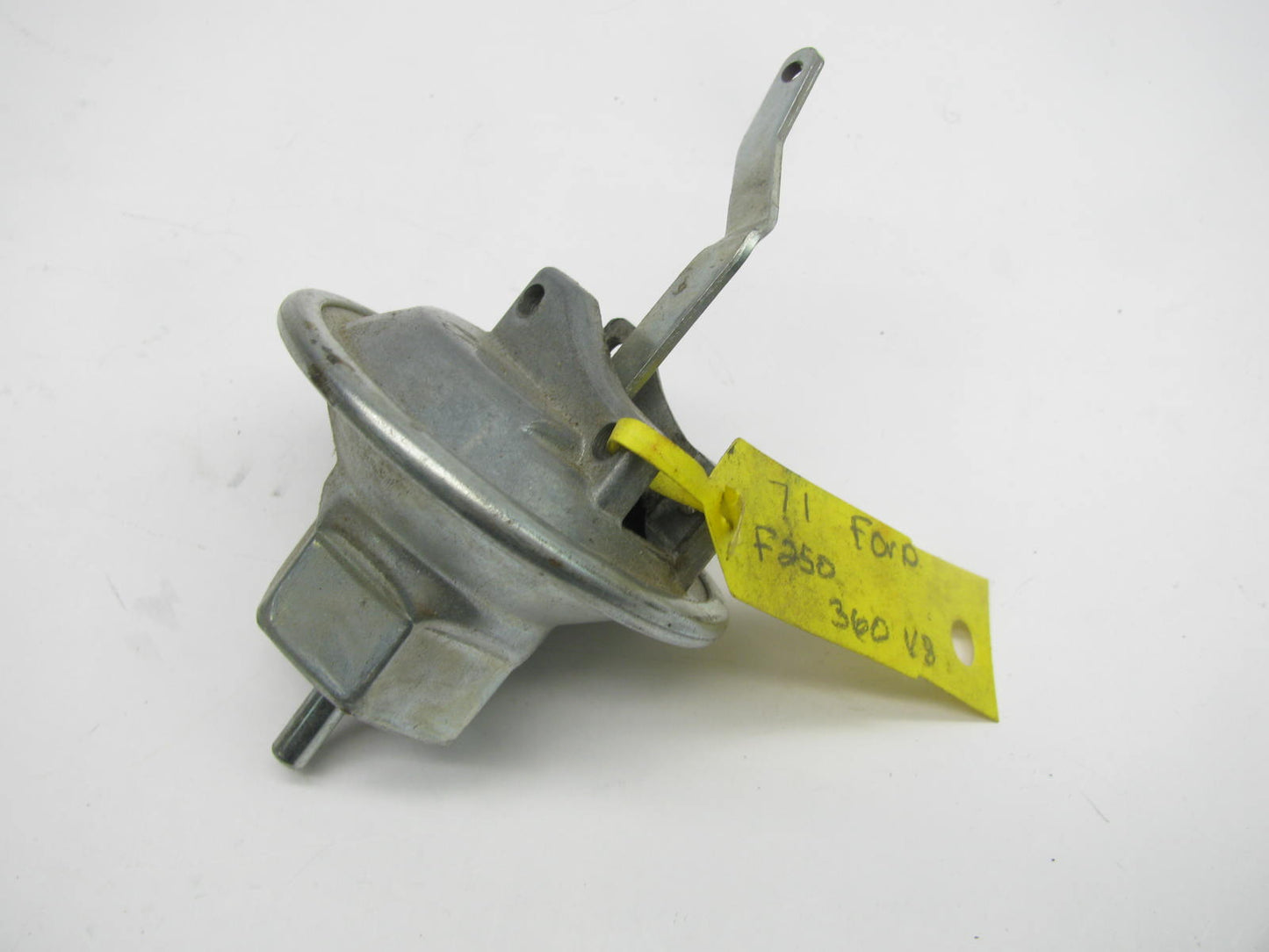 NEW - UNBOXED - 1971 FORD 360 V8 Distributor Vacuum Advance Control R3
