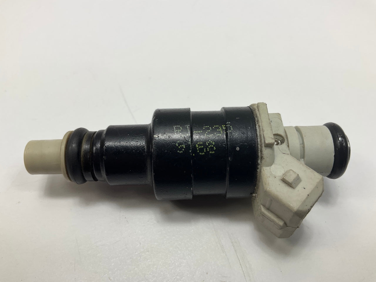 (6) NEW - OUT OF BOX - RI235 Fuel Injectors FJ685