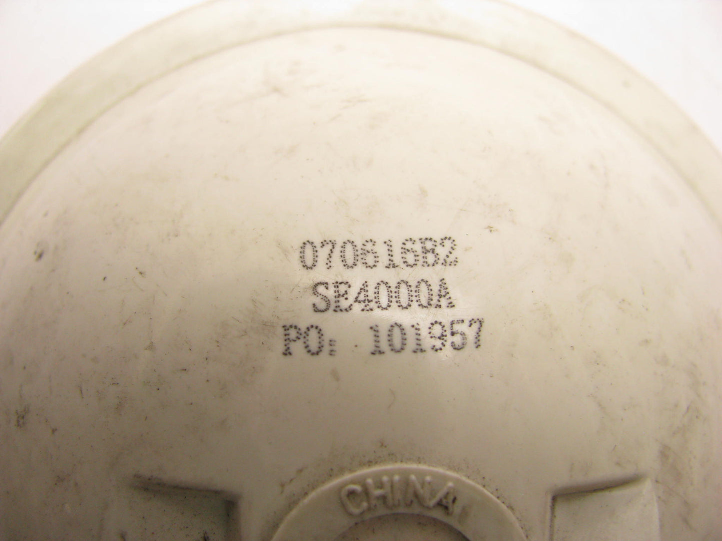 (32) Uni-Bond SE4000A Incandescent Round Signal/Park Lamp - Amber 4'' Round