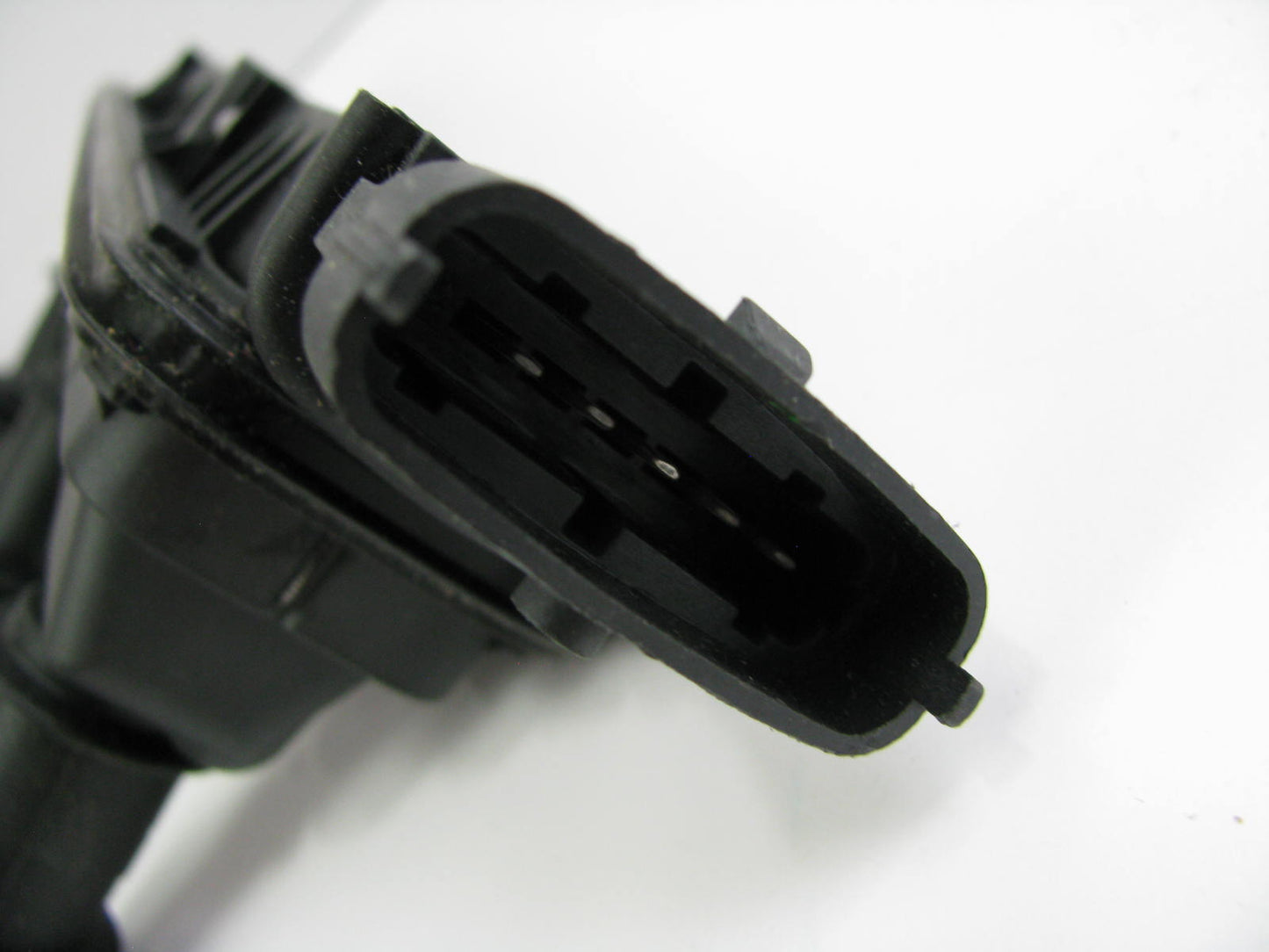 NEW - OUT OF BOX UF-278 Right Ignition Coil 1999-04 Saturn Cadillac 3.0L 3.2L-V6