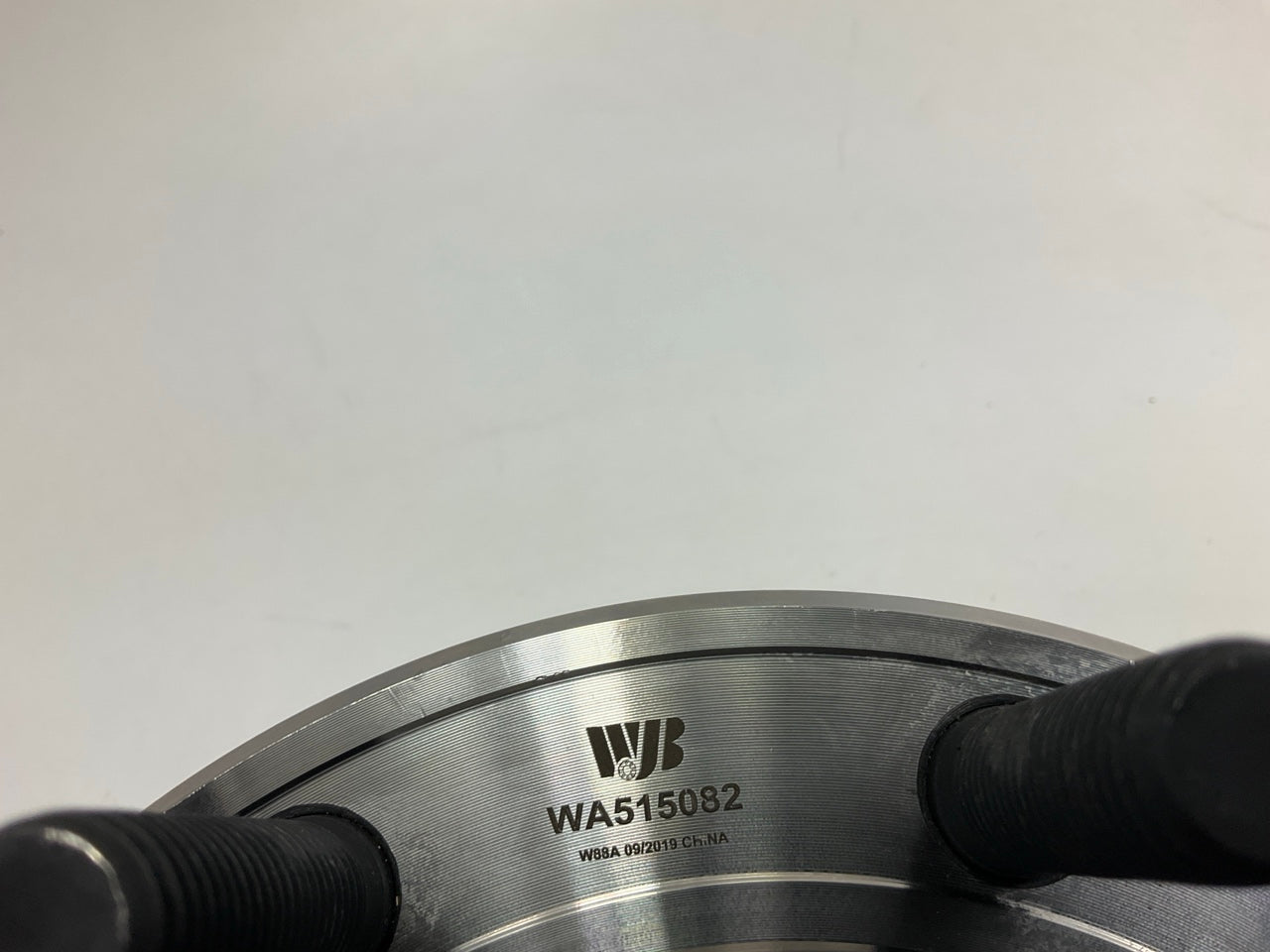 NEW UNBOXED WJB WA515082 Front Wheel Hub Bearing - DUALLY (DRW) + 4WD ONLY