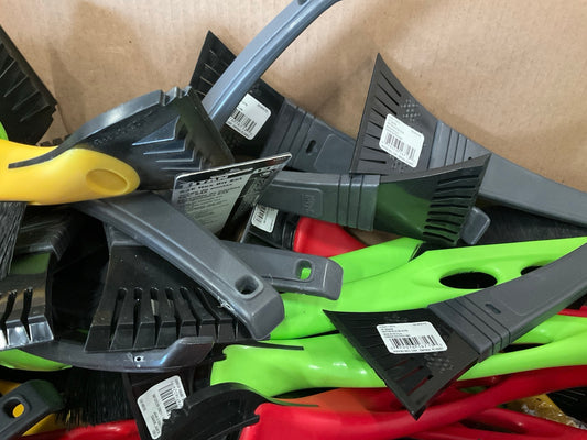 ONE PALLET - Assorted Windshield Snow Brush / Ice Scrapers - 625 PCS / 450 LBS