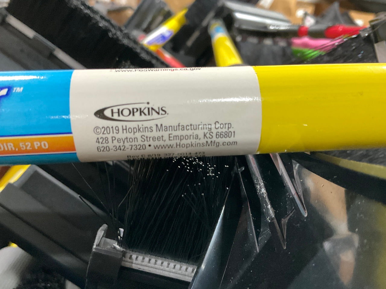 ONE PALLET - HOPKINS LONG HANDLE Windshield Snow Brush / Ice Scrapers 200 PCS