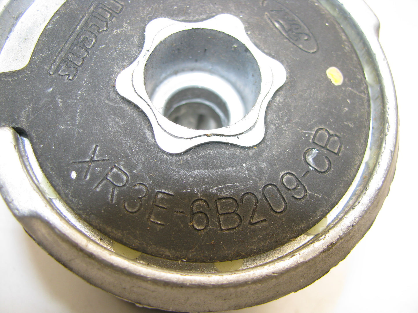 NEW - OUT OF BOX - OEM FORD XR3E-6B209-CB Engine Belt Tensioner Assembly