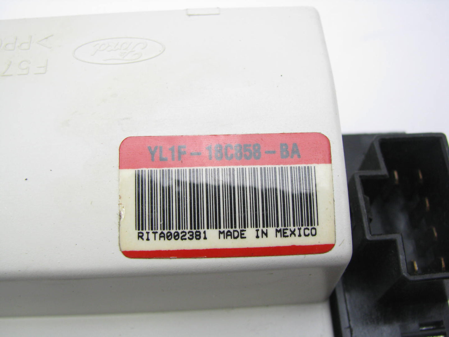 NEW - OUT OF BOX - REAR OEM Ford YL1F-18C858-BA A/C Radio Control Switch
