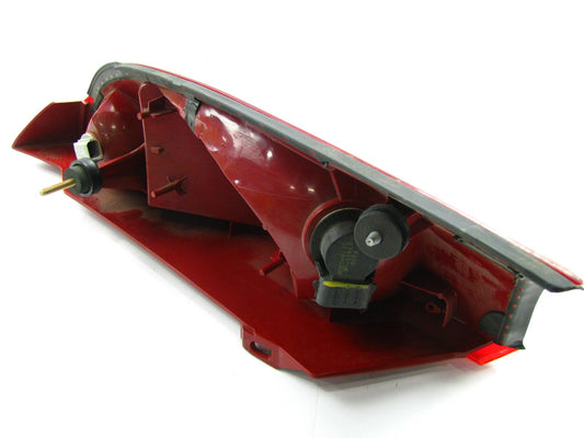 NEW - OUT OF BOX - REAR RIGHT Tail Light Lamp 2000-06 Ford Focus HATCHBACK ONLY