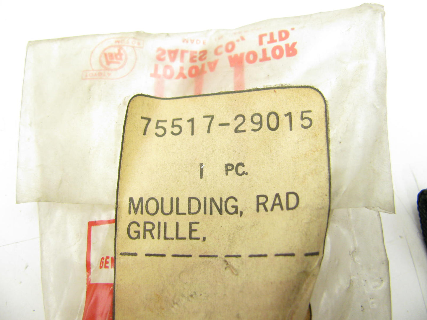 NOS OEM Toyota Grille Moulding Trim 75517-29015