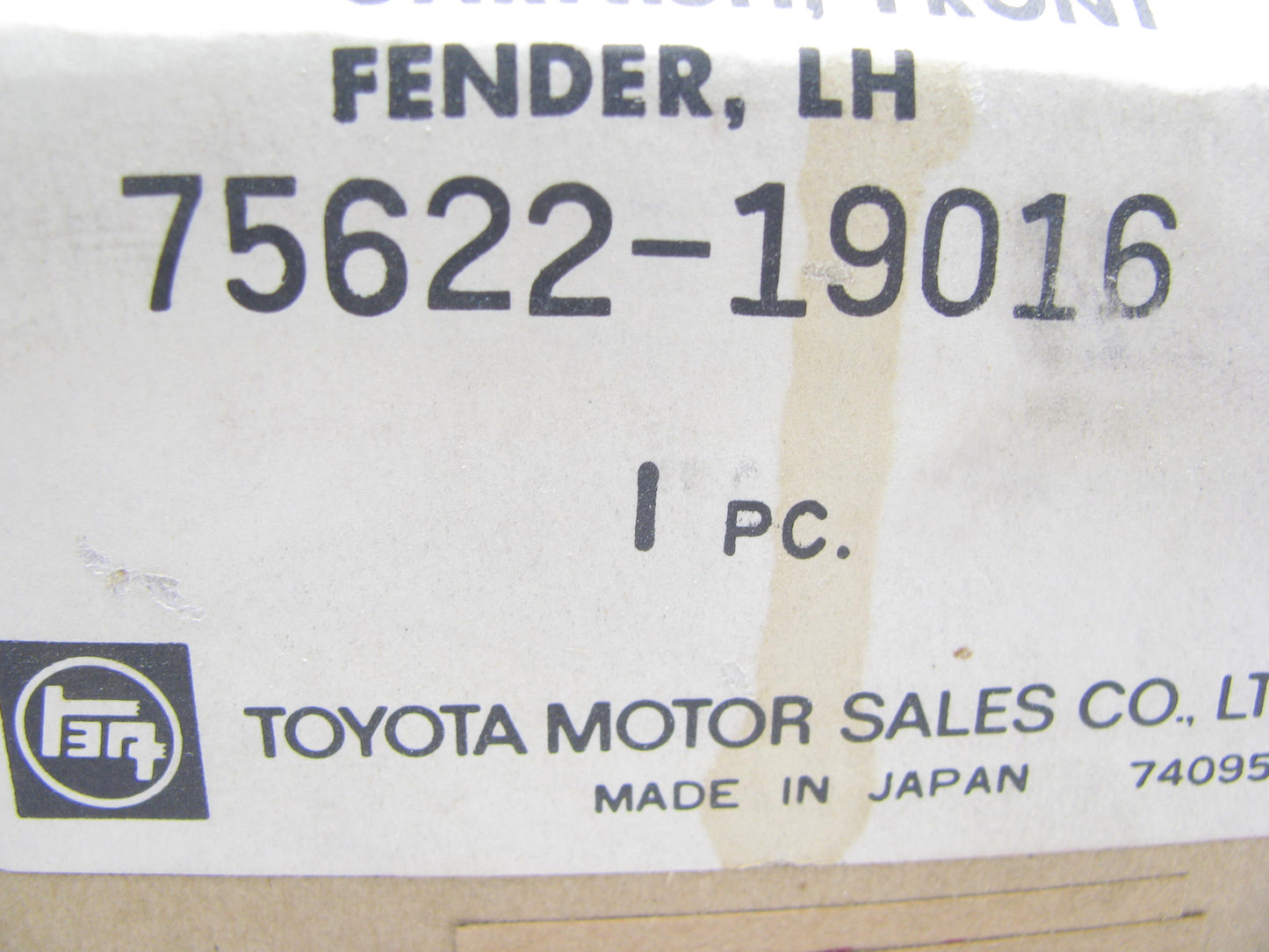 NOS - OEM Toyota 75622-19016 Front Left Fender Garnish 1970-1974 Corolla E20