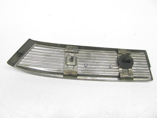 NOS OEM Trim Badge Emblem ( DELUXE ) 75640-20040 For TOYOTA