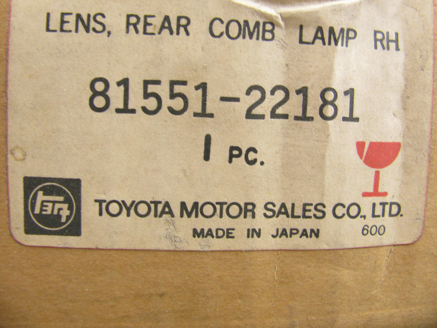 NOS OEM Toyota RH Tail Light LENS 81551-22181