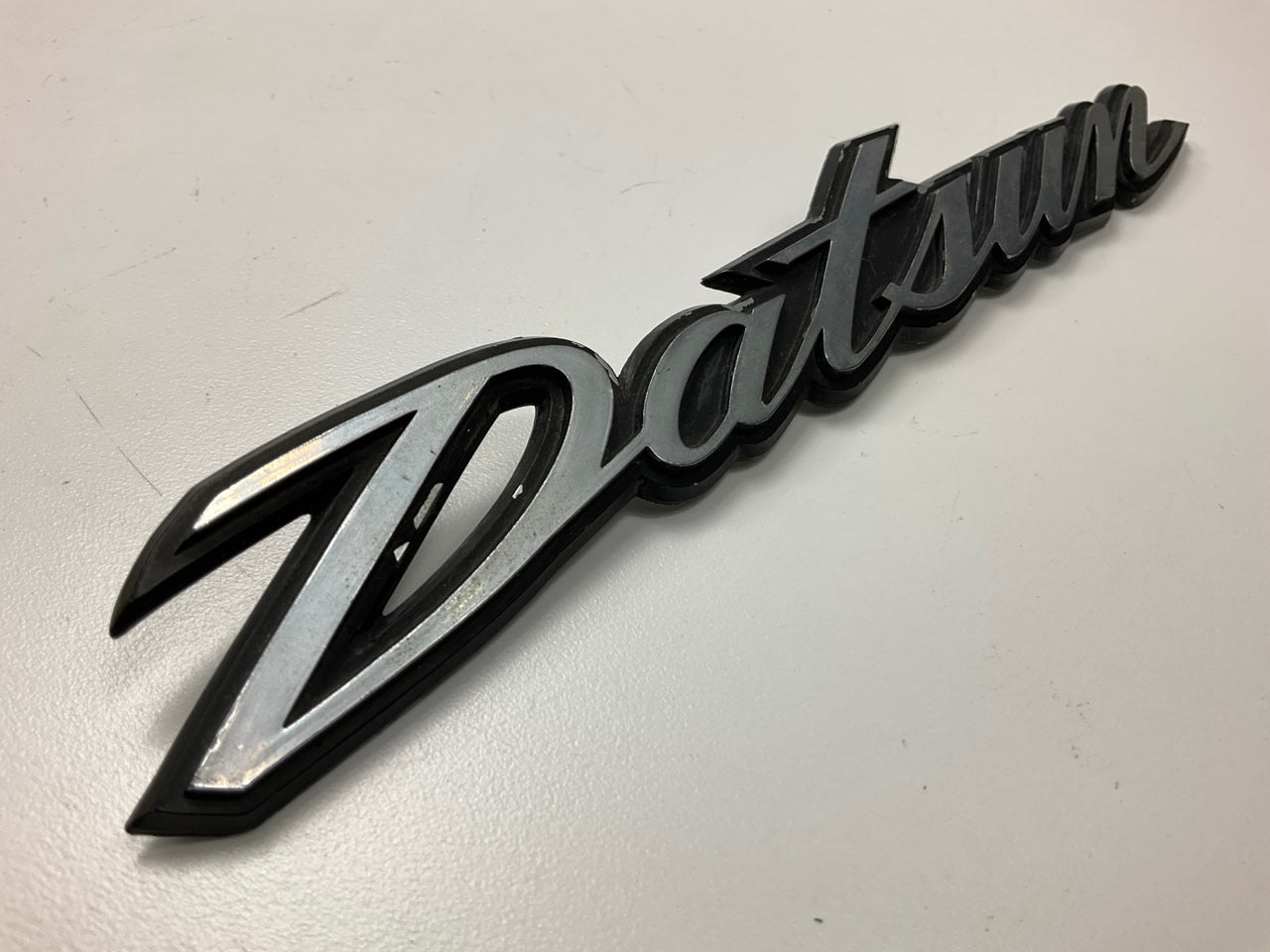 USED, 2 Broken Clips - Rear Hatch Emblem 90806-E4601 OEM For Datsun 240z 260z