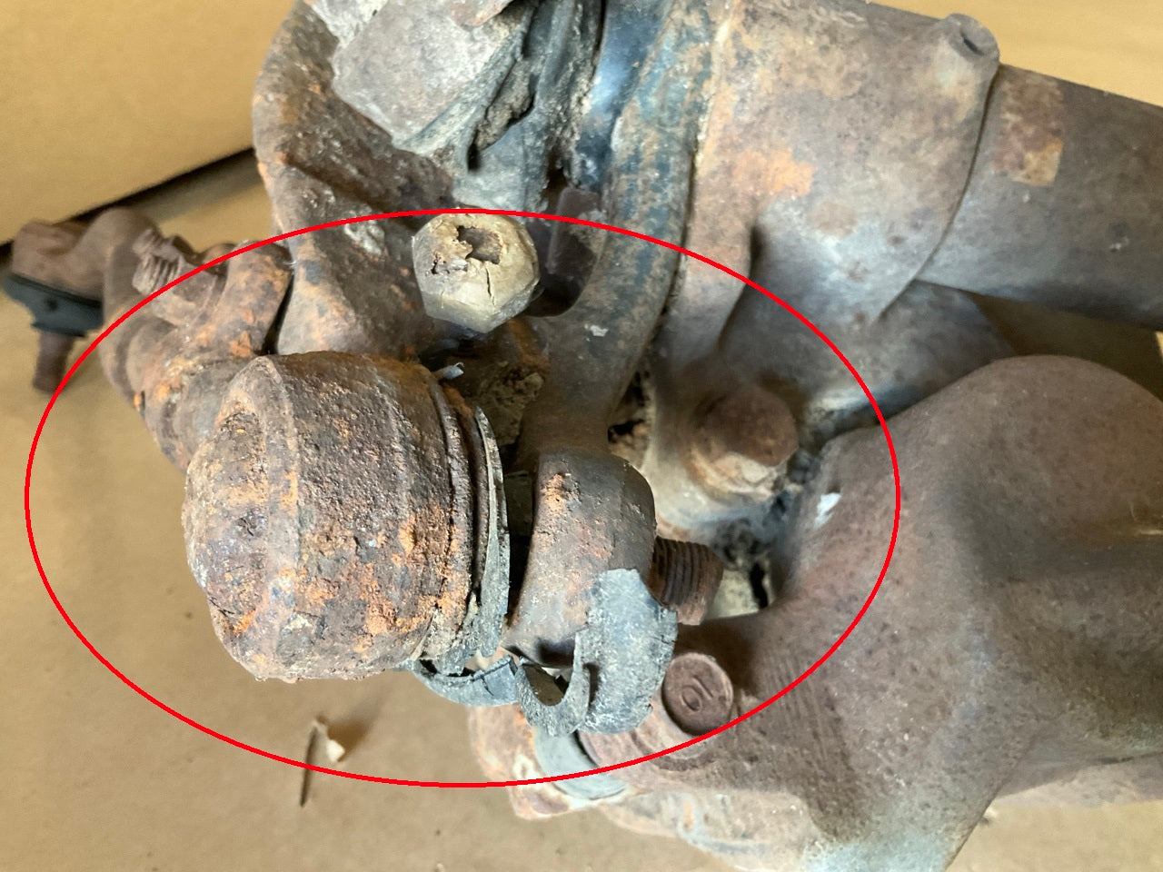 VERY ROUGH SHAPE, RUSTED - Front Right Hub Caliper Strut Tower For Datsun 280zx