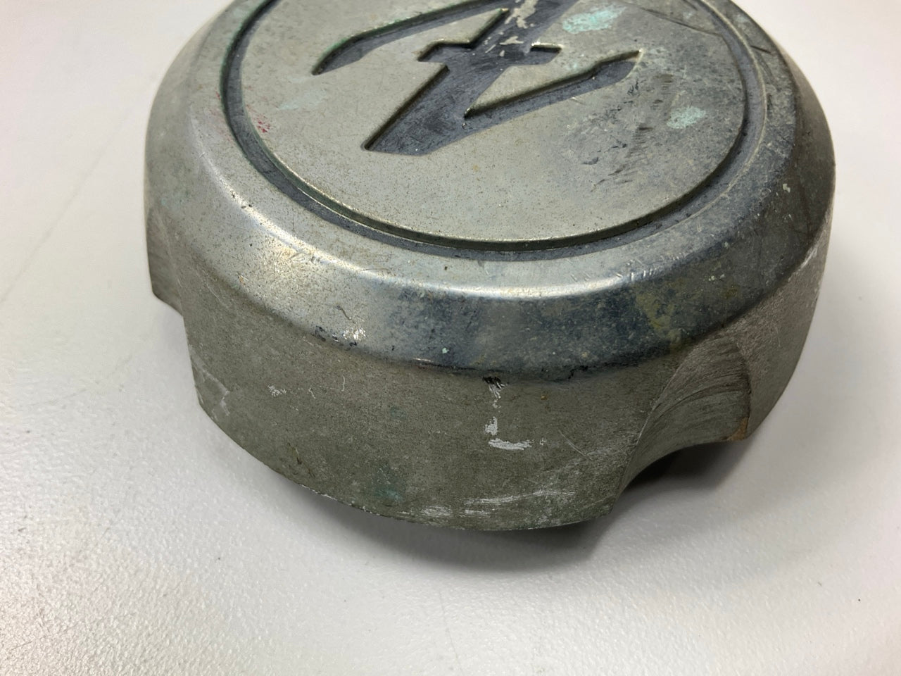 USED # 843 - 40343-P0000 Wheel Center Cap OEM For Datsun 280zx