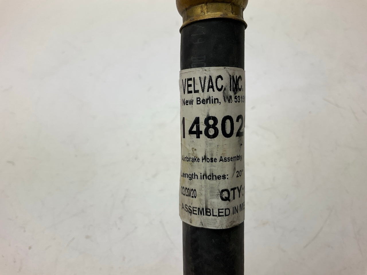 Velvac 148020 Air Brake Hose 20'' Long, 1/2'' ID, 3/8'' MPT Fixed End + 1 Swivel