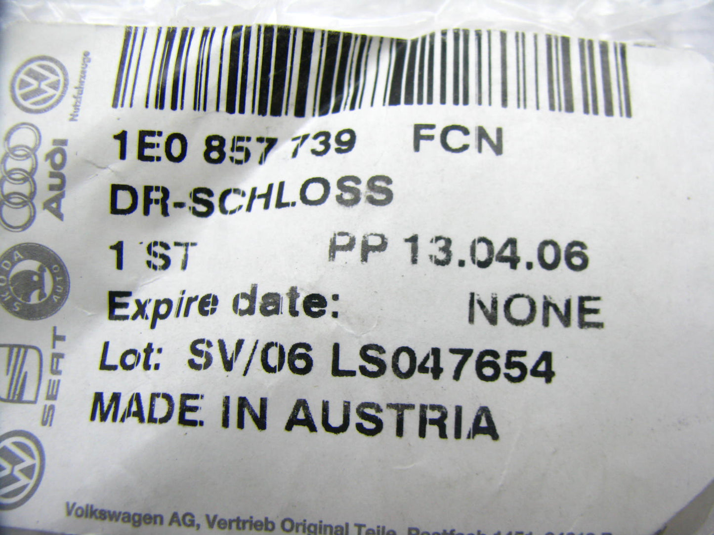 NEW GENUINE OEM Vw Audi 1E0857739FCN REAR LEFT Seat Belt Buckle 1999-00 Cabrio