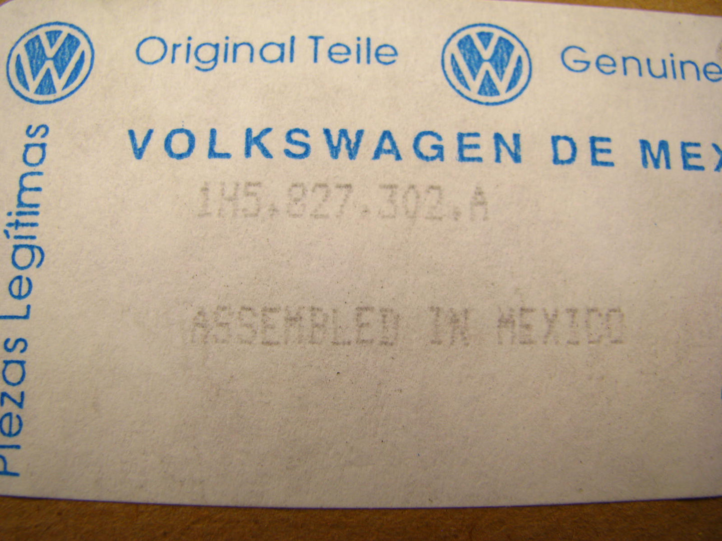 NEW GENUINE Right Passengers Side Trunk Hinge OEM 1993-99 VW Jetta 1H5827302A