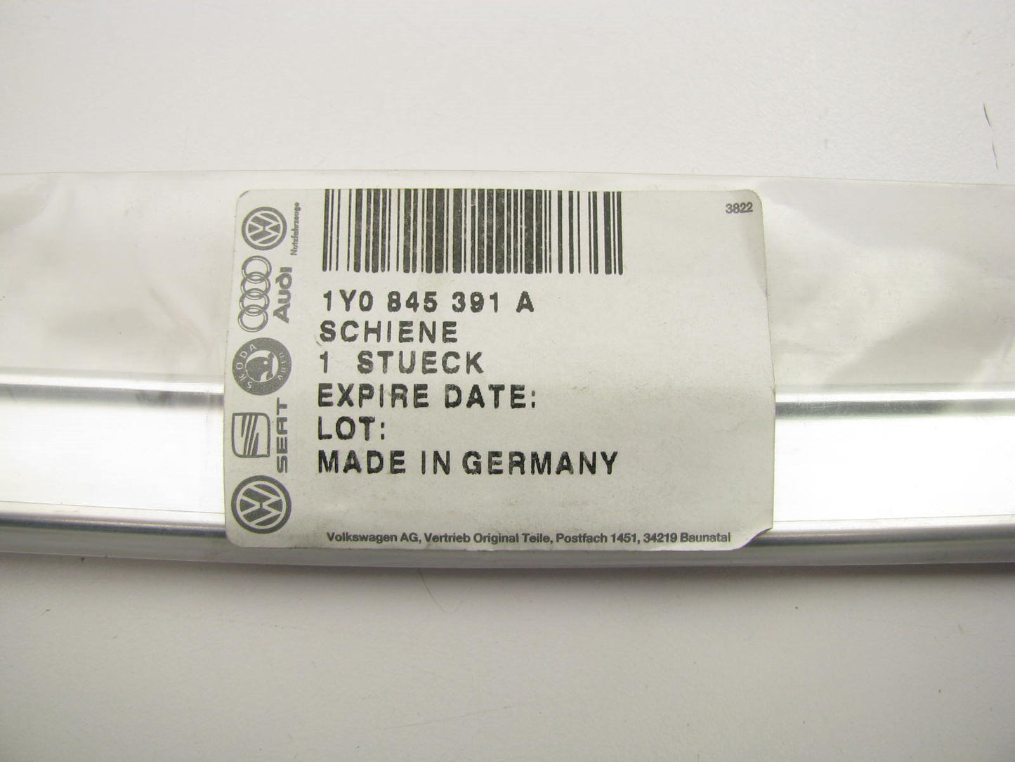 NEW OEM Vw 1Y0845391A LEFT Windshield Molding Trim Retainer Panel 03-10 Beetle