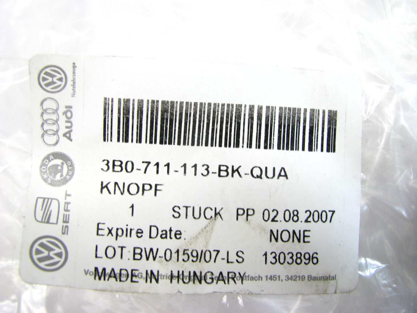 NEW - OEM VW Audi 3B0711113BKQUA Transmission Shift Boot & Knob 2003-2005 Passat