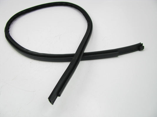 NEW - OEM 3B5839440JB41 Rear Right Glass Run Channel Rubber Seal 98-05 VW Passat