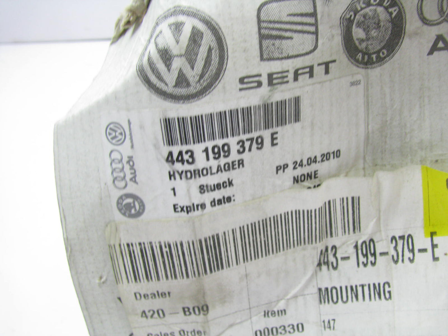 NEW - OEM VW Audi 443199379E Front Right Engine Motor Mount