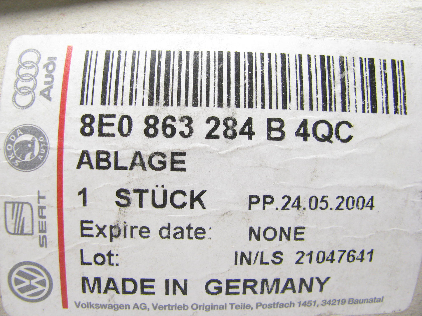 NOS OEM Audi 8E0863284B4QC Center Console Tray