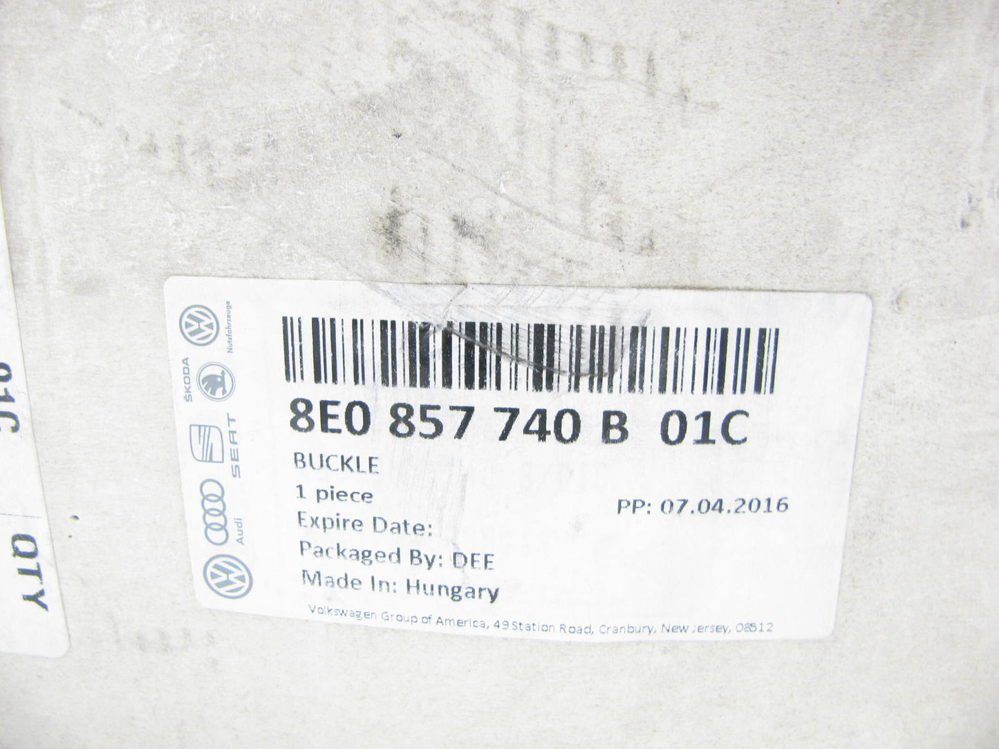 NEW - OEM Audi 8E0857740B01C Rear Right Seat Belt Buckle