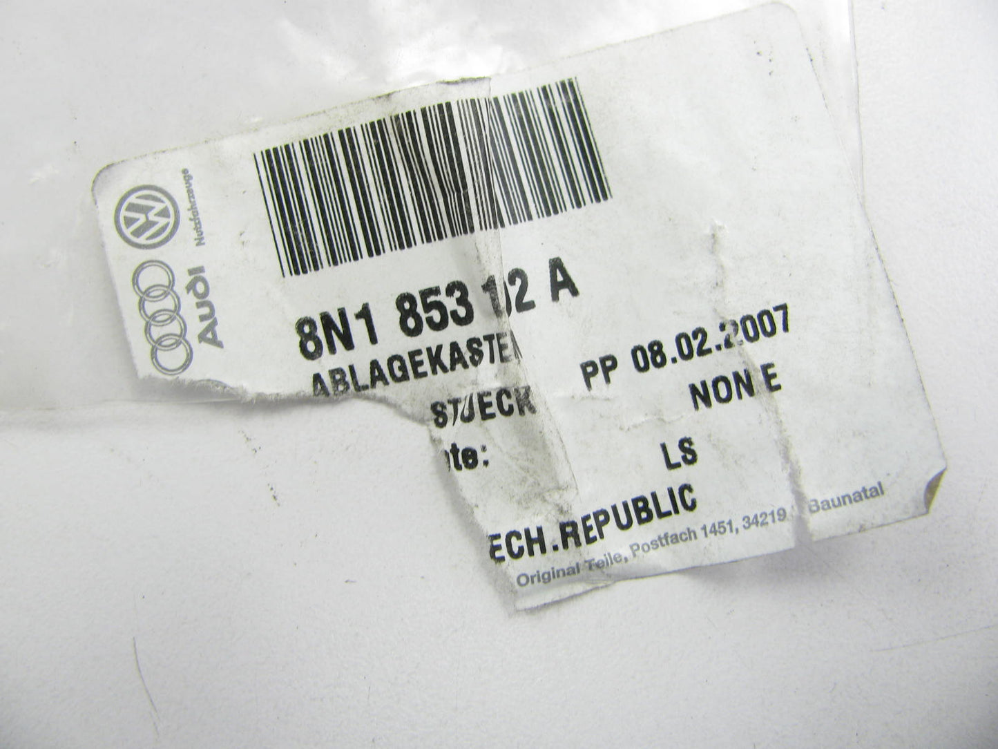 NEW -OEM 8N1853192A Glove Box Dash Emblem 2000-2006 Audi TT Quattro