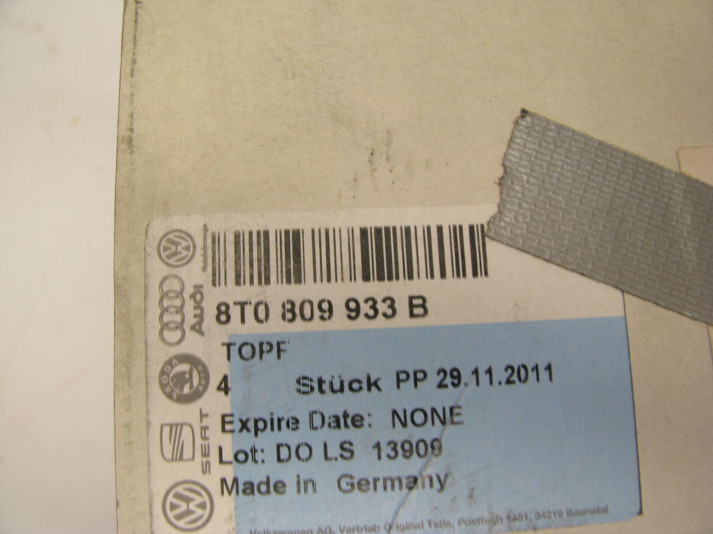 NEW GENUINE VW Audi 8T0809933B Fuel Tank Cap Retainer OEM For 13-15 Audi RS5