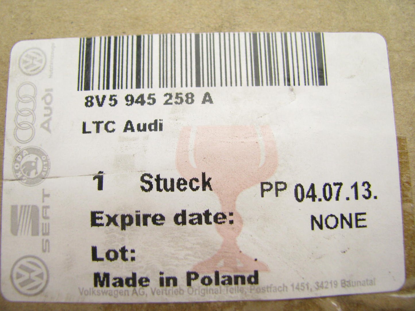 NEW GENUINE OEM Vw Audi 8V5945258A Right Tail Light Bulb Socket